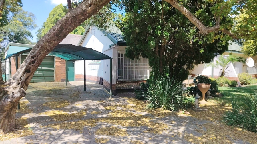 3 Bedroom Property for Sale in Roosheuwel Ext 2 North West